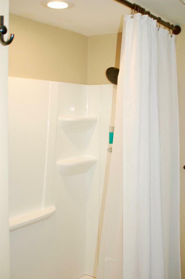Blue Bear Den 3Br 2Ba Dtc Private Apt Hot Tub Exterior photo